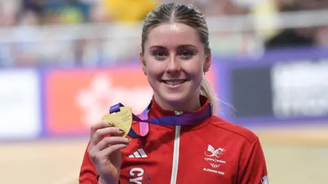 Emma Finucane with her gold medal in Glasgow