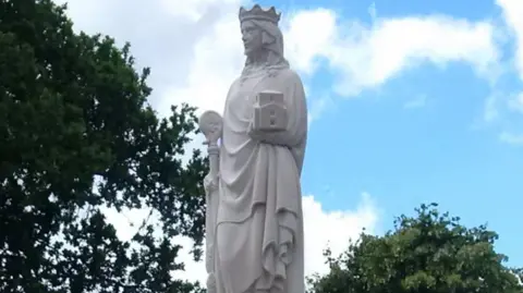 FOLKESTONE & HYTHE DISTRICT COUNCIL The statue before it was vandalised