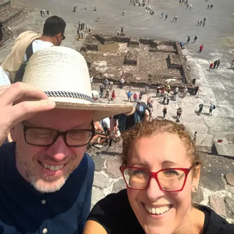 Giovana Guidicini two people taking a selfies on a pyramid