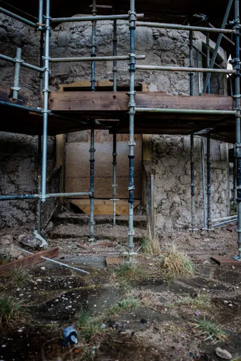 Maree Nicolson Boleskine House