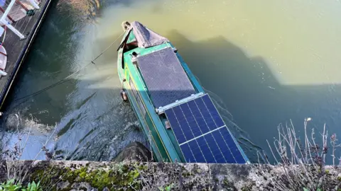 A boat resting on Folly Bridge on the River Thames in Oxford.