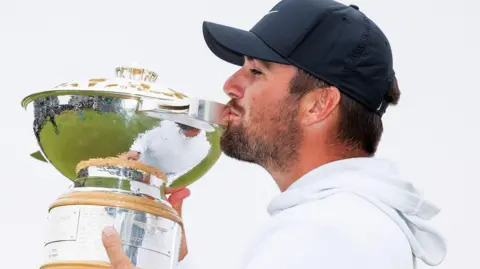 Chris Gotterup with the Scottish Open trophy