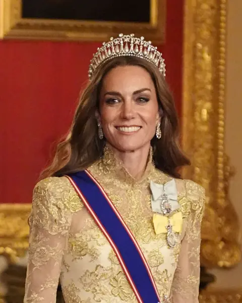 Aaron Chown/Reuters Catherine, Princess of Wales asiste al banquete estatal en el Castillo de Windsor, Berkshire, el primer día del presidente de los Estados Unidos, Donald Trump, y la segunda visita estatal de la primera dama Melania Trump al Reino Unido, el miércoles 17 de septiembre de 2025. 