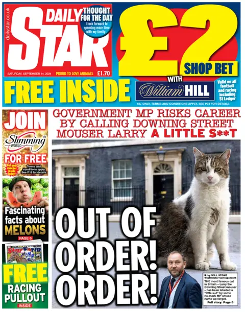 A manchete na primeira página do Daily Star diz: 'Deputado do governo arrisca carreira ao chamar o caçador de ratos de Downing Street, Larry, de um pouco [expletive]'.