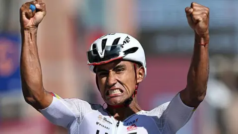 Jhonatan Narvaez celebrate winning stage 11 of the Giro d'Italia