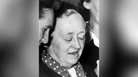 Nottingham Women's History Group A black and white shot of Margaret Glen Bott, with women stood either side