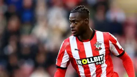 Kamaldeen Sulemana on the ball for Southampton in the Premier League