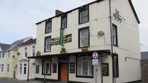 Geograph/Jaggery The pub near to where the attack took place in Porthcawl
