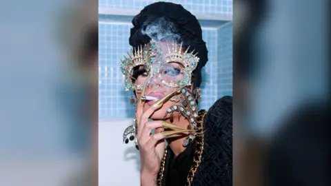 @gregbaileyphoto A drag queen smoking