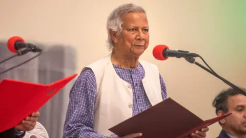 EPA Nobelprijswinnaar voor de vrede, Muhammad Yunus, is donderdag beëdigd als hoofd van de interim-regering van Bangladesh