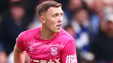 Dara O'Shea, wearing pink away kit, playing for Ipswich against Chelsea