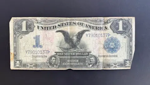 PA An American dollar note