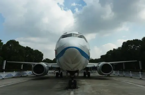 Boeing 737-300 in Hangzhou, China