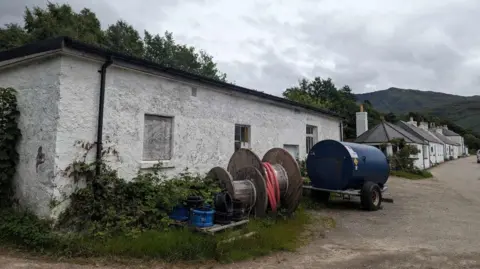 Knoydart Foundation Old building in Inverie