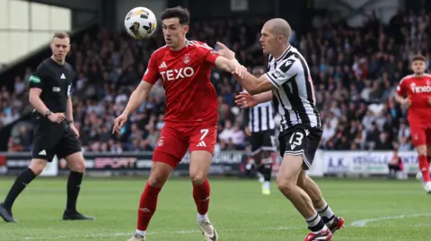 Aberdeen's Jamie McGrath and St Mirren's Alex Gogic in action during the match between St Mirren and Aberdeen