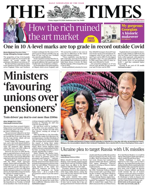 El titular del Times dice: "Los ministros 'favorecen a los sindicatos frente a los pensionistas'". 