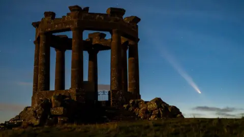 Stonehaven War Memorial and Comet A3 shining brightly to the right of it.