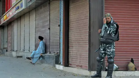 Getty Images A Paramilitary trooper stands on guard during the shutdown in Srinagar. Kashmir valley remains shutdown for the 55th consecutive day following the scrapping of Article 370 by the central government which grants special status to Jammu & Kashmir