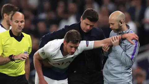 PA Vertonghen held up by a physio and his manager