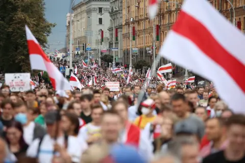 Reuters Protesters in Minsk, 6 September