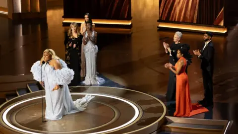 Getty Images Da'Vine Joy Randolph accepts the Best Supporting Actress award for "The Holdovers" onstage during the 96th Annual Academy Awards at Dolby Theatre on March 10, 2024 in Hollywood, Californi