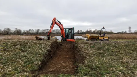 Rockingham Forest Trust Excavation of bund around Irthlingborough burial mound
