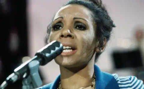 Alamy Shirley Bassey in 1972