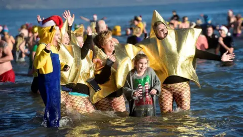 REBECCA NADEN/Reuters people in sea