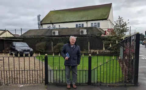 Peter Walker/BBC Ray Howard on Canvey Island