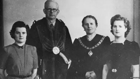 Getty Images Margaret Thatcher (far right), with her parents Alfred and Beatrice and her sister Muriel