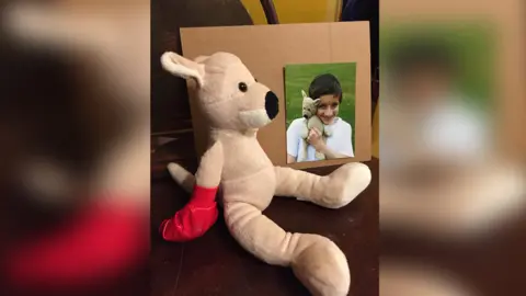 Gilda Fawkes George Fawkes with Kangaroo