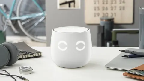 Edgaras Marozas Cujo pod on desk