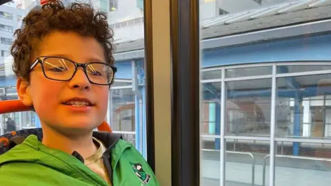 Handout 'Bus-mad' Nathaniel