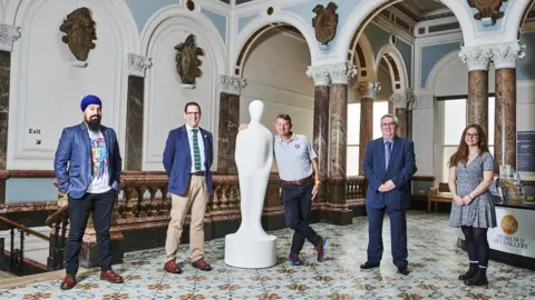 Daniel Graves Photography Artists with the plain figure