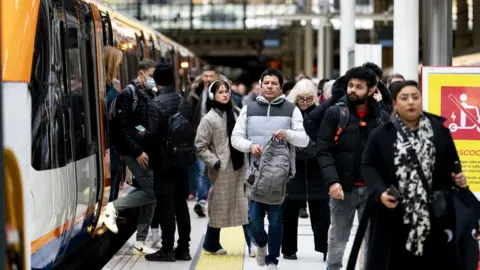 Jordan Pettitt Passengers at Liverpool Street station