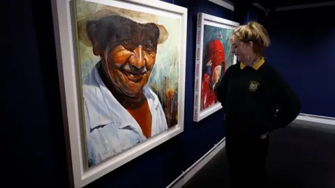 Woman standing in front of a painting in a gallery