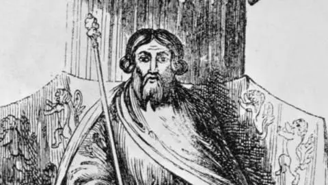 Getty Images This image is a black-and-white historical illustration of Owain Glyndŵr depicting him seated in a throne-like chair.