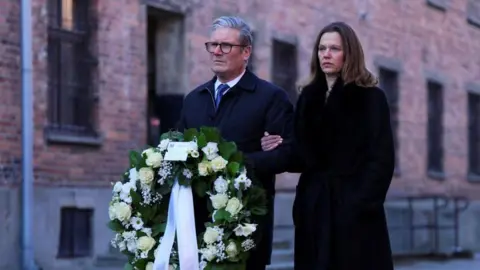 PA Media Prime Minister Sir Keir Starmer and his wife Lady Victoria, to lay a wreath during a visit to the Memorial and Museum of Auschwitz-Birkenau, a former German Nazi concentration and extermination camp in Oświęcim, during his visit to Poland to launch talks Are waiting. On a new defense and security agreement. Image date: Friday January 17, 2025.