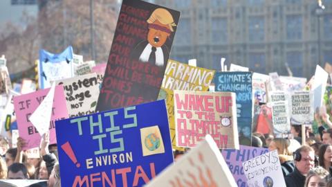 Climate strike: Schoolchildren protest over climate change - BBC News