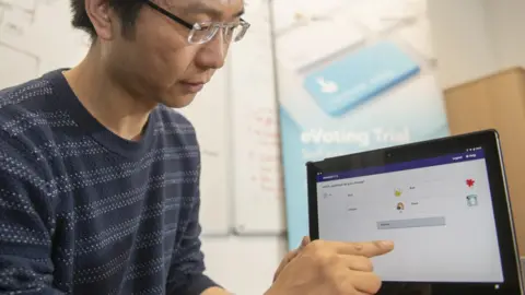 Warwick University The touchscreen e-voting system