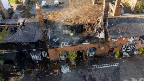 Terry-Harris.com Fire-damaged pub