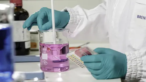 Brenntag Woman mixing chemicals