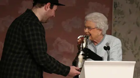 Reuters The Queen presents award to Richard Quinn