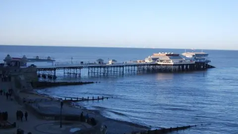 N Chadwick/Geograph Cromer Pier