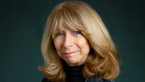 Aktor ITV Gail Helen Worth berpose untuk foto di kemudian hari dalam karirnya