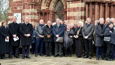 John Swinney, Liam McArthur, Ed Davey, Alex Cole-Hamilton and Alasdair Carmichael stand among a number of mourners outside the cathedral doors