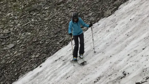 Dan Holland Helen Rennie skiing on Aonach Beag's snow patch