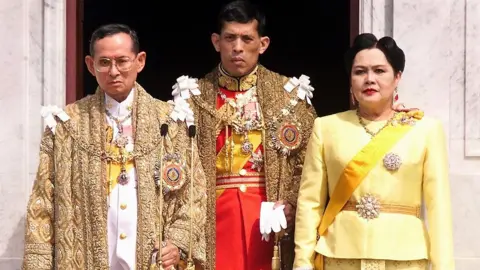 Getty Images The Thai royal family, (L to R) The late Bhumibol Adulyadej, King Maha Vajiralongkorn & Queen Sirikit, 1999