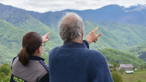 BBC Romanian border with Ukraine