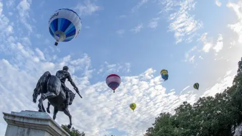 paulbox© Balloons in the sky by the statue of William III in Queen Square, Bristol